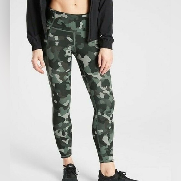 ATHLETA LIGHTING 7/8 THIGH LEGGING SUPERSONIC GREEN CAMO SIZE SMALL - Picture 1 of 6